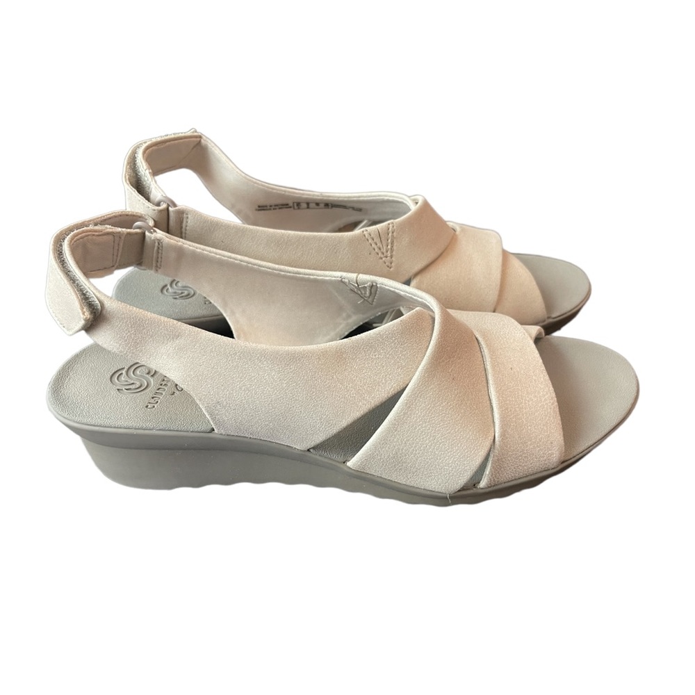 Cloudsteppera by Clarks. Peal white Caddell wedge (NWT)